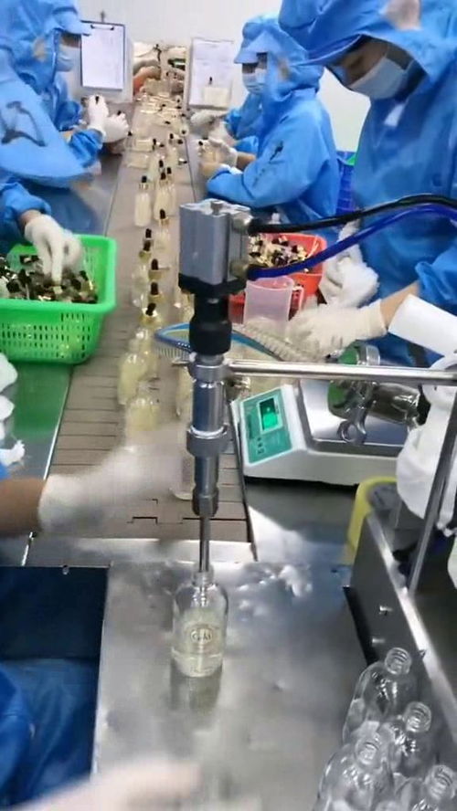 指甲油生產(chǎn)車間,工作環(huán)境干凈,還以為是食品加工