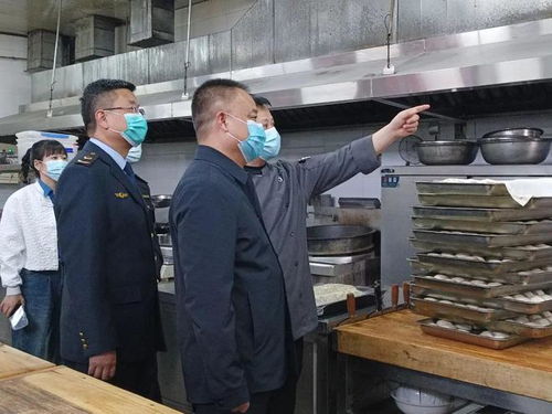 盧劍平帶隊(duì)開(kāi)展“五一”期間市場(chǎng)監(jiān)管領(lǐng)域安全檢查，筑牢食品藥品與特種設(shè)備安全防線